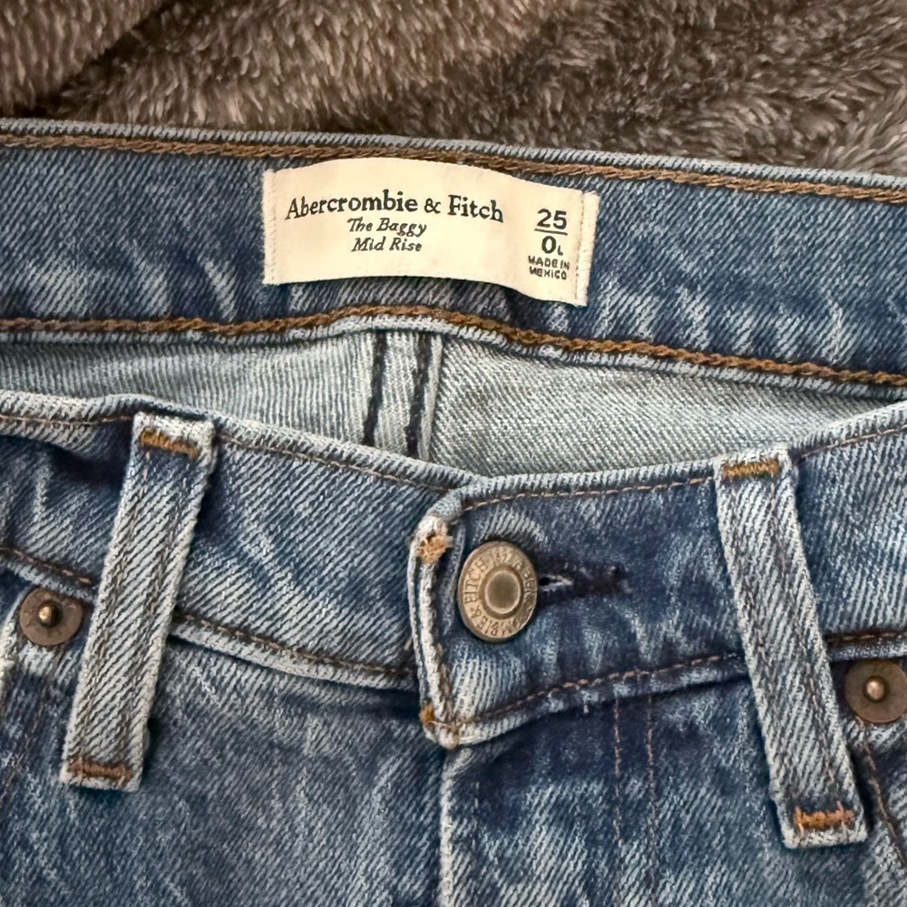 Abercrombie & Fitch Mid Rise Baggy Jean